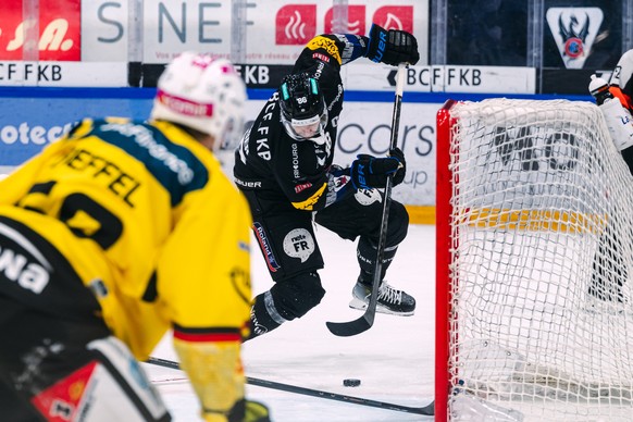 Julien Sprunger (HCFG), manque le but, lors du match du championnat suisse de hockey sur glace de National League entre le HC Fribourg Gotteron, HCFG, et le SC Bern, SCB, ce samedi 29 novembre 2025 a  ...