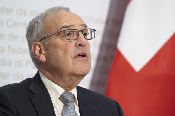Bundespraesident Guy Parmelin spricht an einer Medienkonferenz zum Entlastungspaket 2027, Synergien zwischen EDA und WBF sowie weitere strategische Anpassungen im Bereich der internationalen Zusammena ...