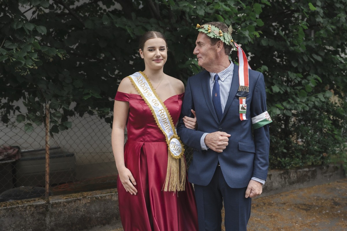 Aigle, le samedi 29 juin 2024. L'Abbaye des Nobles Coeurs a toujours été mixte depuis sa création en 1990 et n'a jamais eu de demoiselles d'honneur. Ici, les soeurs Marianne et Audrey,  ...