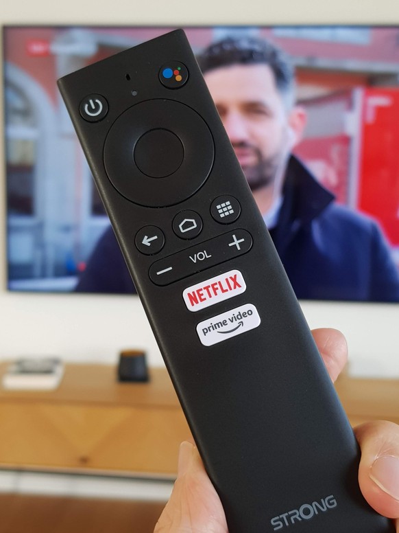 Die minimalistische Fernbedienung ist nicht optimal, aber die Yallo TV Box lässt sich auch mit anderen Fernbedienungen nutzen.