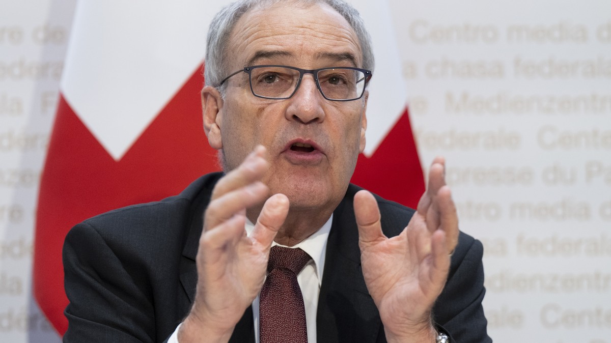 Bundesrat Guy Parmelin spricht an einer Medienkonferenz ueber die Handelsbeziehungen mit den USA, am Donnerstag, 7. August 2025, in Bern. (KEYSTONE/Peter Schneider)