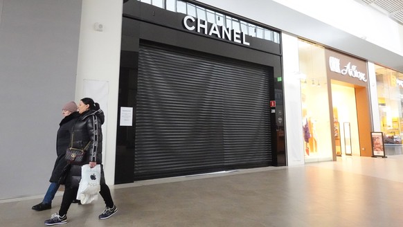epa10470560 A customer walks in front of a closed Chanel store at a Mega mall in Moscow, Russia, 16 February 2023. The French luxury fashion house Chanel has suspended the work of its stores in Russia ...