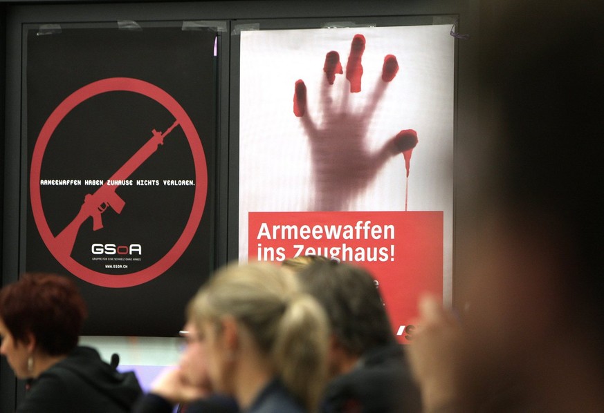 Auch die SP schaffte es, mit einem Plakat Aufsehen zu erregen: Mit blutigen Fingern kämpfte sie für die Initiative «Für den Schutz vor Waffengewalt.» Das Plakat nützte nichts, die Abstimmung ging verloren.