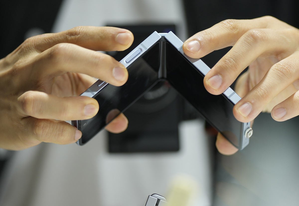 A participant films Samsung Electronics' Galaxy Z Flip 6 during the Galaxy unpacked products media preview in Seoul, South Korea, Monday, July 8, 2024. (AP Photo/Lee Jin-man)