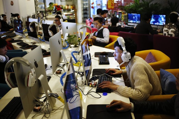 epa04587752 People use computers in an internet cafe in Beijing, China, 27 January 2015. China internet officials on 27 January 2015 defended its efforts to block virtual private networks (VPN), which ...