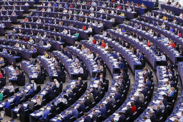 epa10054642 Members of the European Parliament (MEP&#039;s) during a voting session at the European Parliament in Strasbourg, France, 06 July 2022. On the agenda of the session is the vote on the gran ...