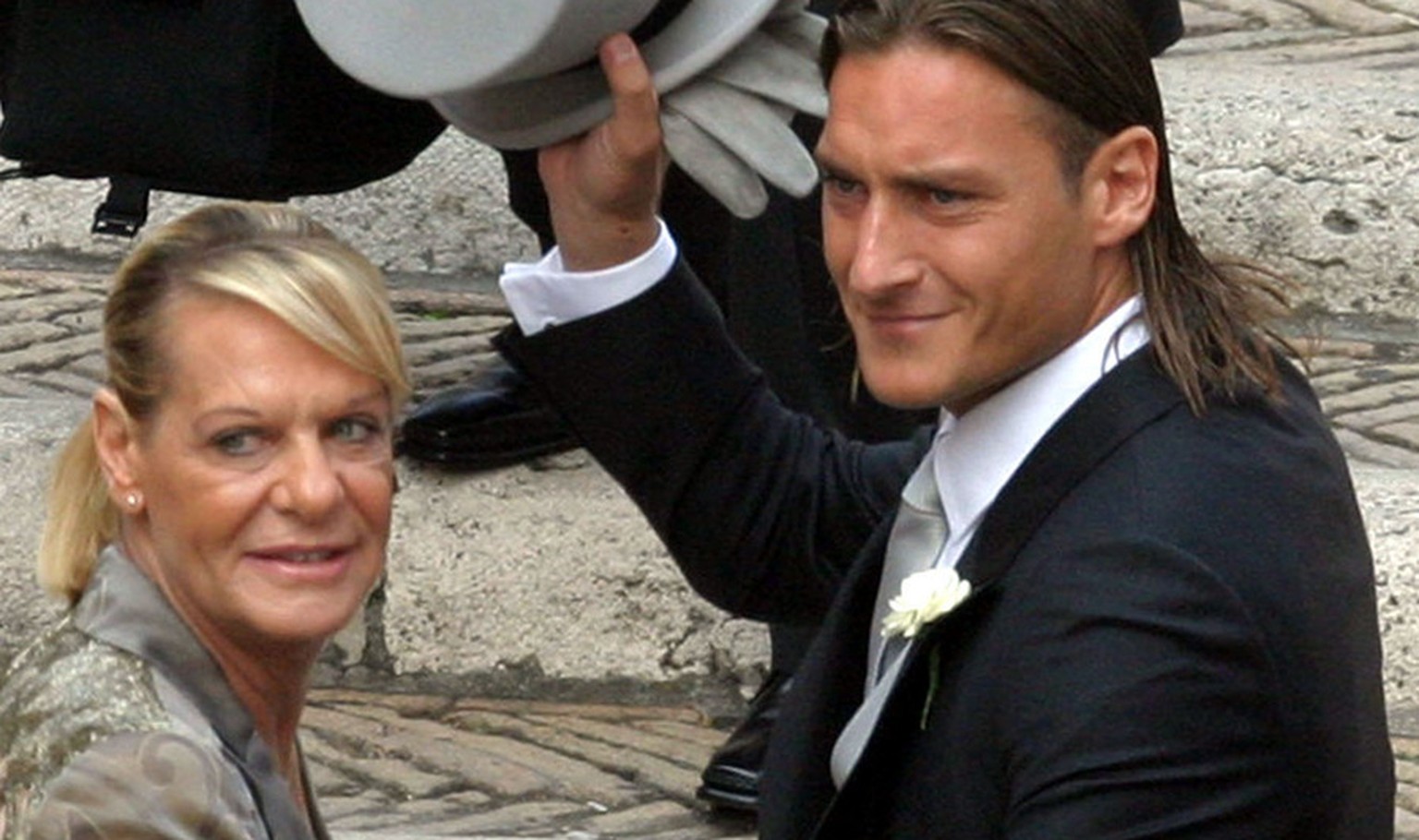 König Totti und seine Mamma anlässlich seiner Hochzeit im Jahr 2005.