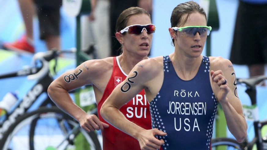 2016 Rio Olympics - Triathlon - Final - Women&#039;s Final - Fort Copacabana - Rio de Janeiro, Brazil - 20/08/2016. Gwen Jorgensen (USA) of USA and Nicola Spirig (SUI) of Switzerland compete. REUTERS/ ...