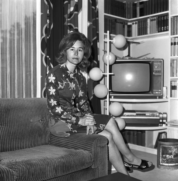Elisabeth Kopp in her residence in Zumikon, Switzerland, pictured in the seventies. (KEYSTONE/PHOTOPRESS-ARCHIV/Str) 

Elisabeth Kopp in ihrem Haus in Zumikon, aufgenommen in den siebziger Jahren. (KE ...