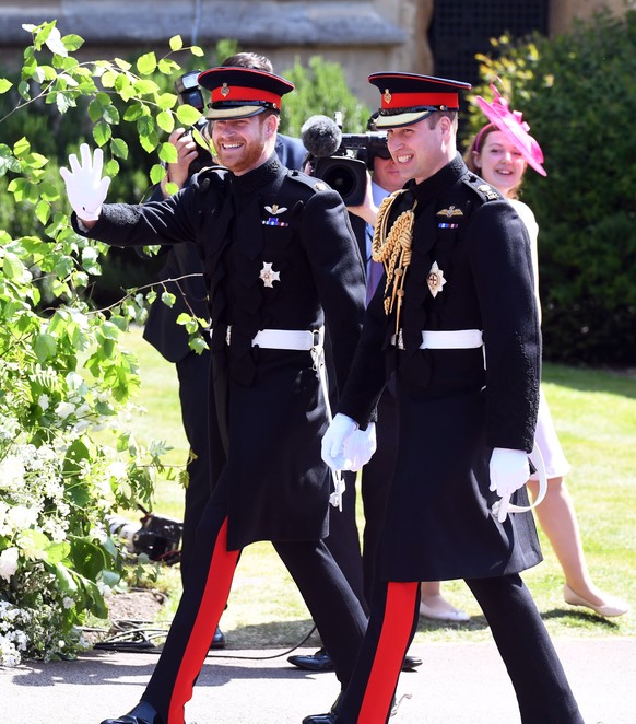 epa06749097 Britain&#039;s Prince Harry (L) and his brother and best man, Prince William (R), Duke of Cambridge arrive at St George&#039;s Chapel in Windsor Castle for his royal wedding ceremony to Me ...