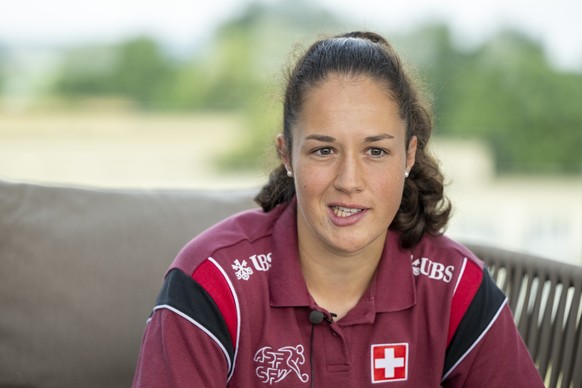 Die Schweizer Fussballerin Livia Peng waehrend einer Medienrunde, anlaesslich eines Mediaday vor dem Start der 2. EM-Vorbereitungswoche der Schweizer Frauen Fussball Nationalmannschaft , am Montag, 16 ...