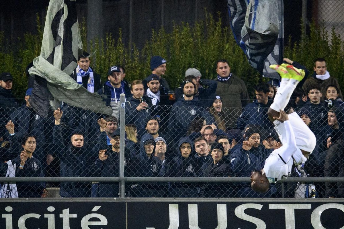 Jolies qualités de gymnaste aussi chez Steve Beleck, qui fête ici l'un de ses buts contre Zurich.