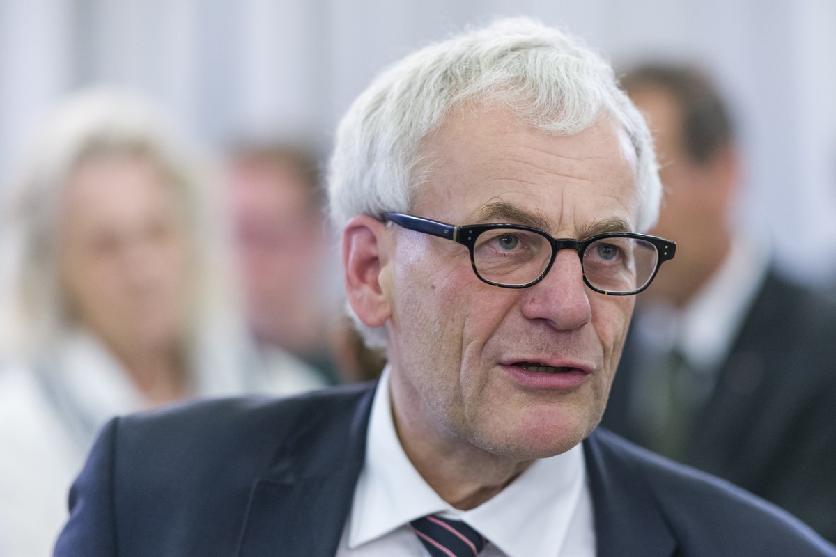 Der wiedergewaehlte Nationalrat Kurt Fluri, FDP, diskutiert mit Anwesenden am Tag der Eidgenoessischen Wahlen, am Sonntag, 20. Oktober 2019 im Wahlzentrum in Solothurn. (KEYSTONE/Alessandro della Vall ...