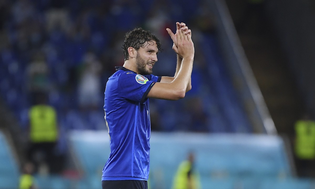 Italy's Manuel Locatelli leaves he field after a substitution during the Euro 2020 soccer championship group A match between Italy and Switzerland at Olympic stadium in Rome, Wednesday, June 16,  ...