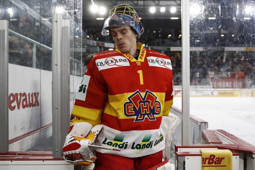 Biels Torhueter Jonas Hiller geht in die Drittelspause, im Eishockey Meisterschaftsspiel der National League zwischen dem EHC Biel und den ZSC Lions, am Freitag, 27. Oktober 2017, in der Tissot Arena  ...