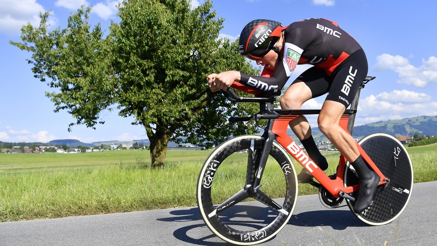 epa06021190 Swiss rider Stefan Kueng of the BMC Racing Team in action during the prologue, a 6km time trial, of the 81st Tour de Suisse UCI ProTour cycling race in Cham, Switzerland, 10 June 2017. EPA ...