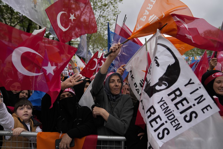 Supporters of People&#039;s Alliance&#039;s presidential candidate Recep Tayyip Erdogan attend an elections campaign rally in Istanbul, Turkey, Friday, May 12, 2023. (AP Photo/Khalil Hamra)