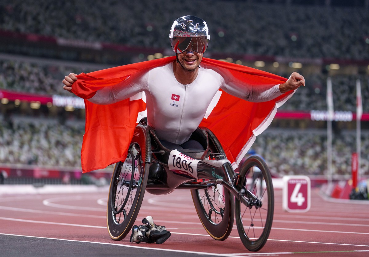 Marcel Hug SUI celebrates after winning the Athletics Men's 5000m - T53/54 final at the Olympic Stadium during the 2020 Paralympic Games, Tokyo, Japan, Saturday, Aug. 28, 2021. (Bob Martin for OI ...