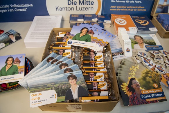 Flyers und sonstiges Wahlwerbematerial der Mitte Partei Luzern wurden kreativ gestaltet und liegen bereit, anlaesslich eines Parteifestes der Mitte Partei Luzern vom Mittwoch, 23. August 2023 in Oberk ...