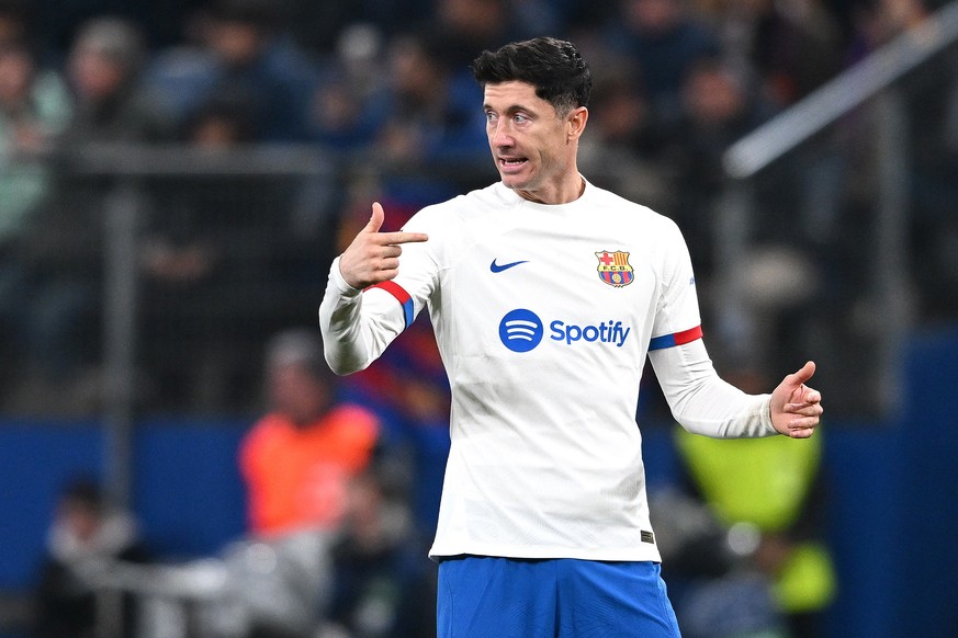 epa10963076 Barcelona&#039;s Robert Lewandowski reacts during the UEFA Champions League Group H soccer match between Shakhtar Donetsk and FC Barcelona in Hamburg, Germany, 07 November 2023. EPA/FILIP  ...