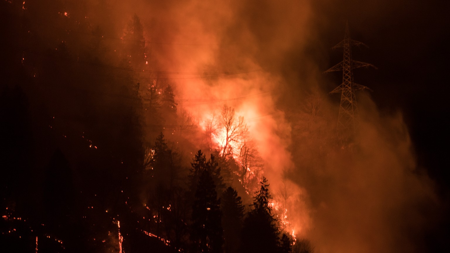 A forest fire burns in the Misox valley between Mesocco and Soazza, in the canton of Grisons, Switzerland, on Tuesday, December 27, 2016. According to the cantonal police of Grisons, at 8pm CET an are ...