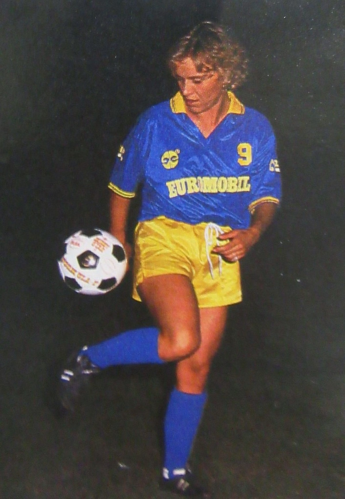 Die Dänin Susanne Augustesen vor der Frauenfussball-Saison 1989/90 in Italien. Sie spielte beim ACF Modena.