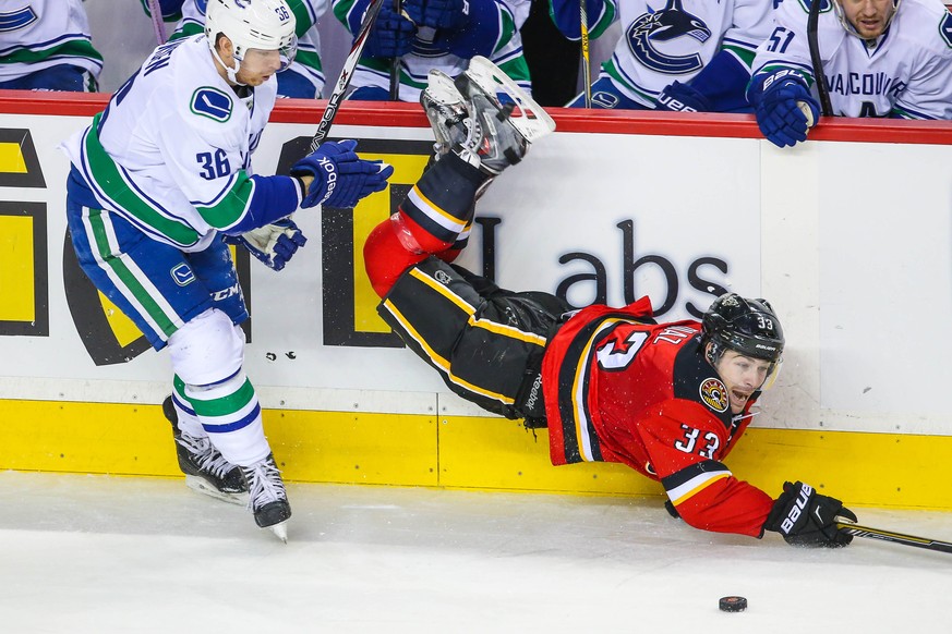 Die Vancouver Canucks könnten für Raphael Diaz und seine Calgary Flames zum Stolperstein werden.