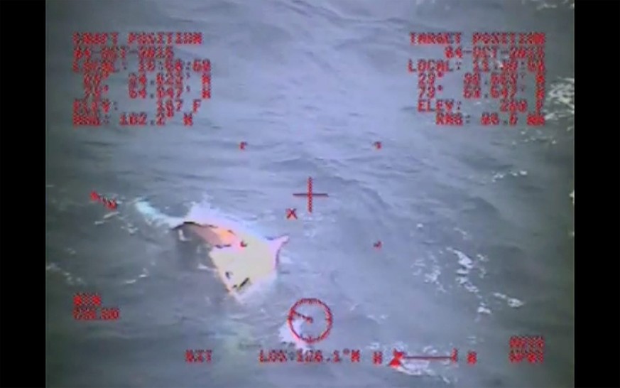 Das beschädigte Rettungsboot – Aufnahme aus einem Rettungshelikopter.