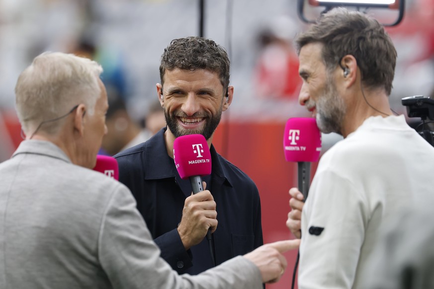 German TV pundit Juergen Klopp, right, Thomas Mueller, center, and moderator Johannes B. Kerner, left, pictured ahead of the FIFA World Cup 2026 Round of 16 match Switzerland against Colombia, in Vanc ...