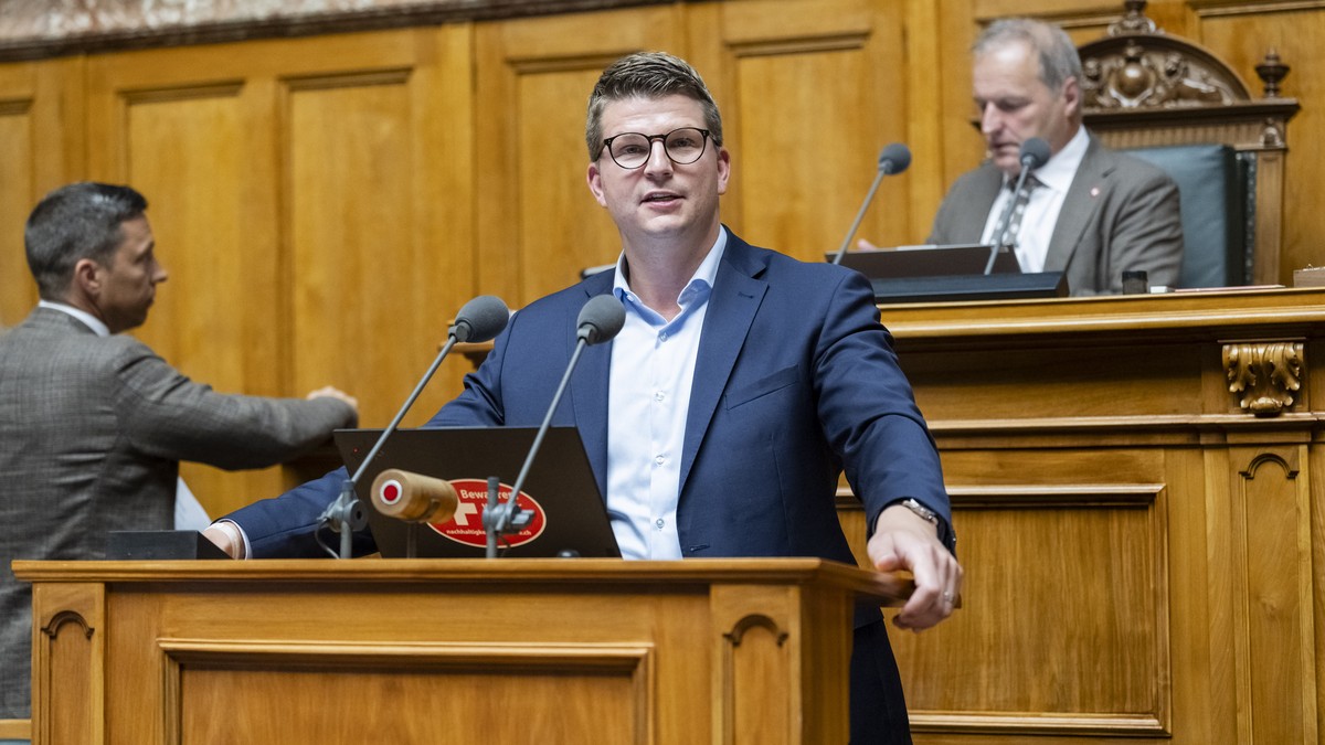 Mike-Egger-will-dass-Politiker-Auslandreisen-selbst-bezahlen