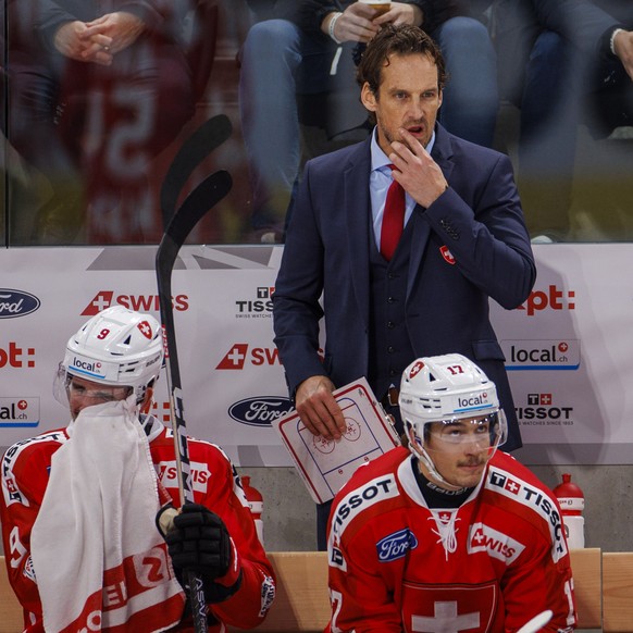 Team Switzerland head coach Patrick Fischer during the ice hockey game during the SWISS Ice Hockey Games between Team Sweden and Team Switzerland on Thursday, 14. December 2023, in Zuerich. (KEYSTONE/ ...