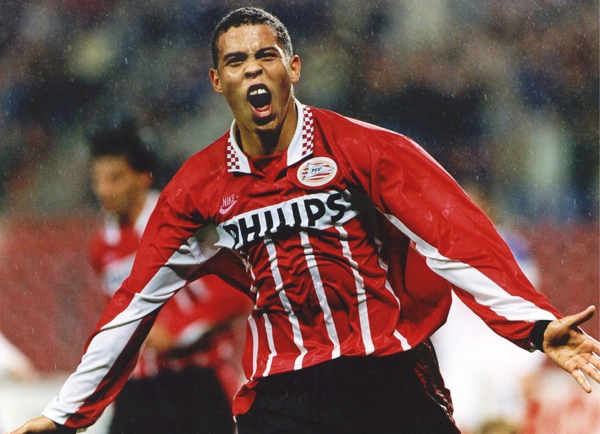 epa02583232 (FILE) A file picture dated 26 September 1995 shows PSV Eindhoven's Brazilian striker Ronaldo celebrating after scoring his team's second goal against Mypa 47 during the UEFA Cup ...