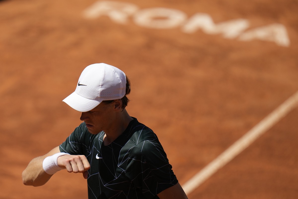 FILE - Italy's Jannik Sinner reacts after losing a point during his match against Greece's Stefanos Tsitsipas at the Italian Open tennis tournament, in Rome, May 13, 2022. (AP Photo/Alessand ...