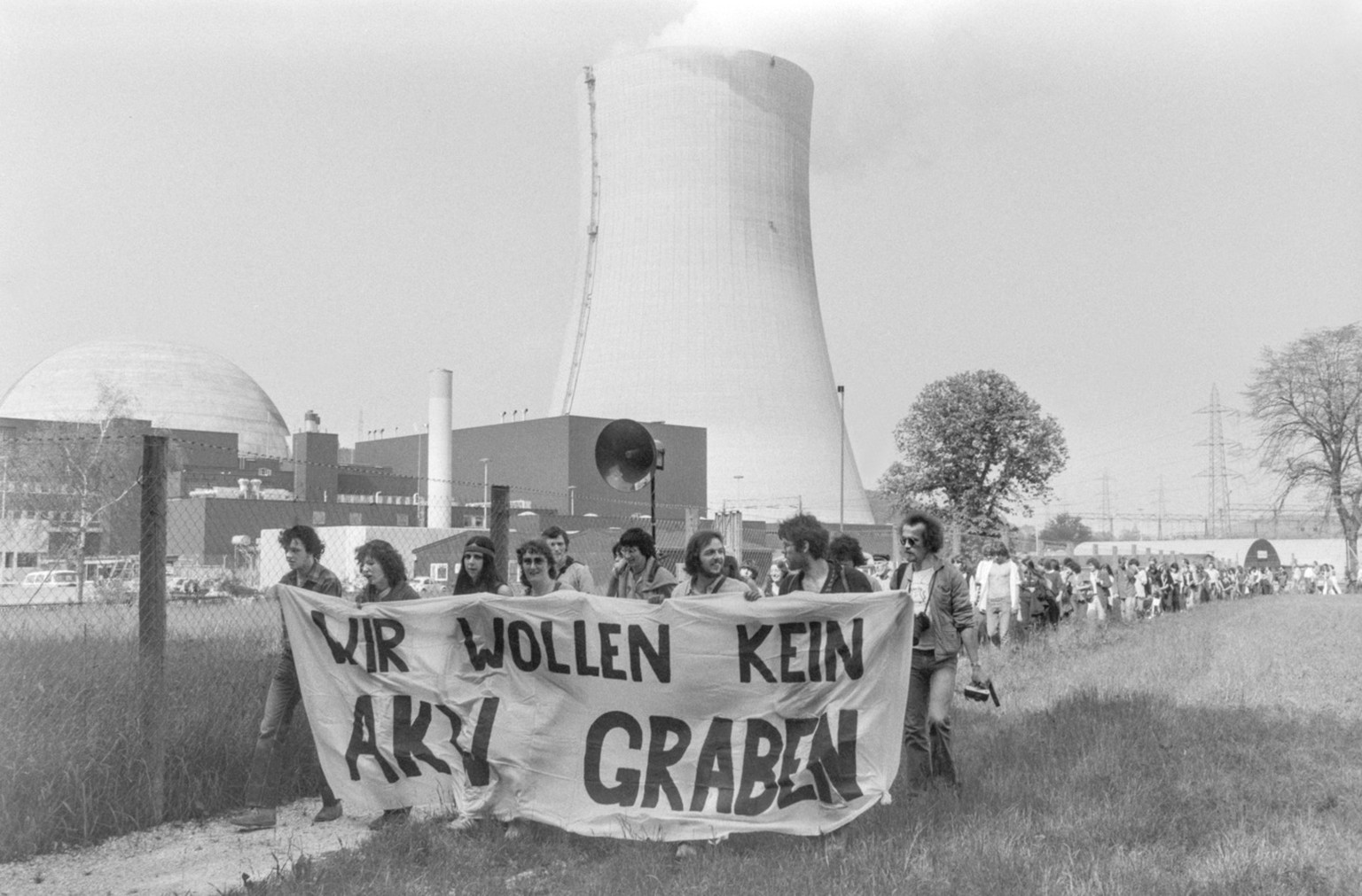 Atomkrafwerkgegner protestieren 1981 gegen den Bau des AKWs Graben im Kanton Bern. 