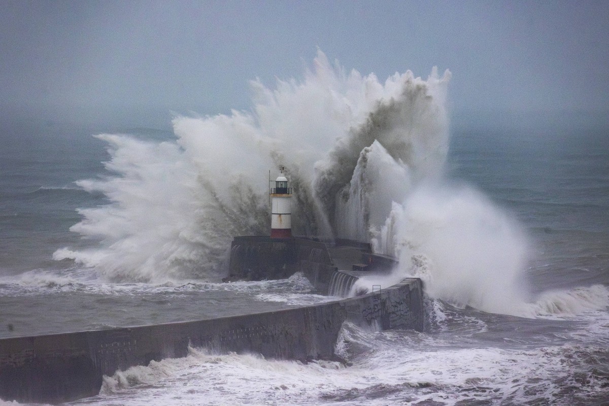 October 23, 2026, Newhaven, East Sussex, UK: Strong waves crash against Newhaven Breakwater at the entrance to Newhaven Harbour in East Sussex. Storm Austen is expected to bring high tides and strong  ...