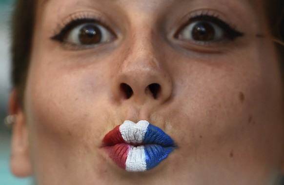 A French fan poses for the camera before their 2014 World Cup Group E soccer match against Switzerland at the Fonte Nova arena in Salvador June 20, 2014. REUTERS/Dylan Martinez (BRAZIL - Tags: SOCCER SPORT WORLD CUP)