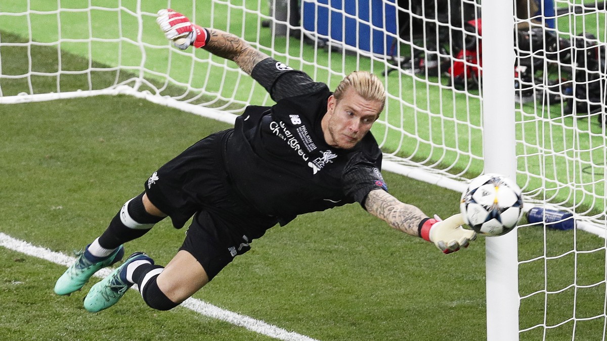 epa06765756 Liverpool's goalkeeper Loris Karius in action during the UEFA Champions League final between Real Madrid and Liverpool FC at the NSC Olimpiyskiy stadium in Kiev, Ukraine, 26 May 2018. ...