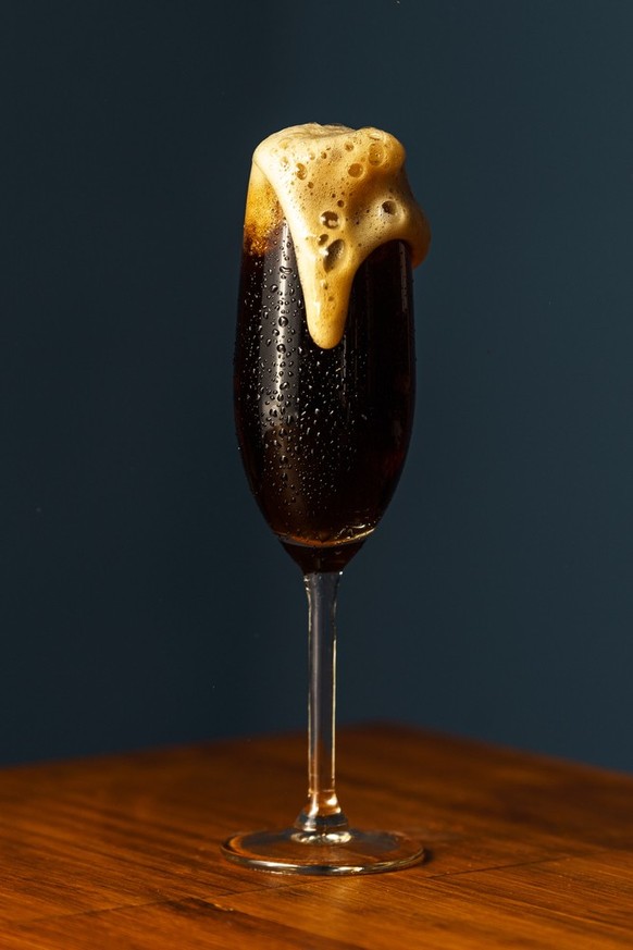 Black Velvet Cocktail - stout beer champagne bier dunkles bier guinness trinken drinks alkohol