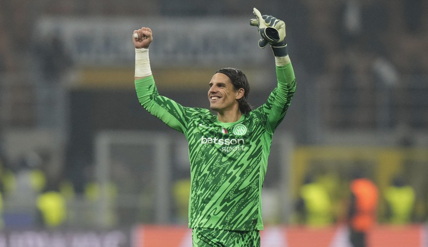 Inter Milan&#039;s goalkeeper Yann Sommer celebrates after the end of the Champions League opening phase soccer match between Inter Milan and Leipzig, at the San Siro stadium in Milan, Italy, Tuesday, ...
