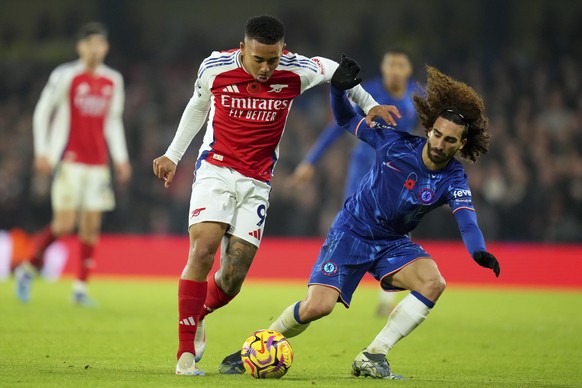 Chelsea&#039;s Marc Cucurella, right, vies for the ball with Arsenal&#039;s Gabriel Jesus during the English Premier League soccer match between Chelsea and Arsenal at Stamford Bridge stadium in Londo ...