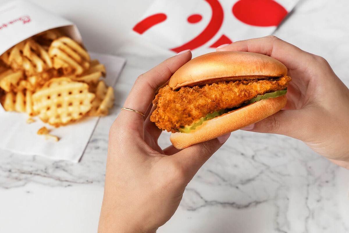 chick-fil-a essen food fastfood usa religion https://www.chick-fil-a.com/