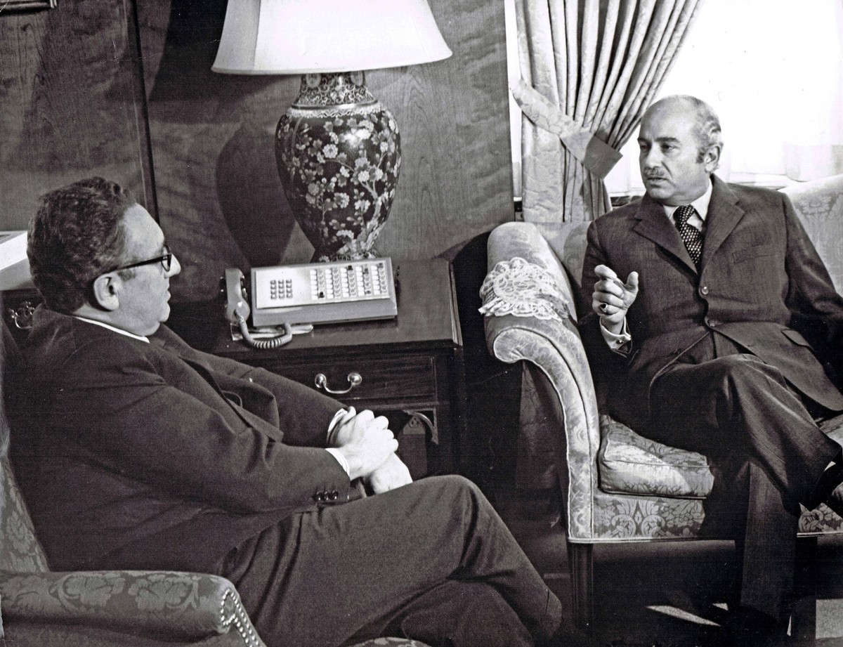 October 30, 1973, Washington, District of Columbia, USA: United States Secretary of State Henry A. Kissinger, left, meets acting Foreign Minister Ismail Fahmi of Egypt, right, in his office at the US  ...