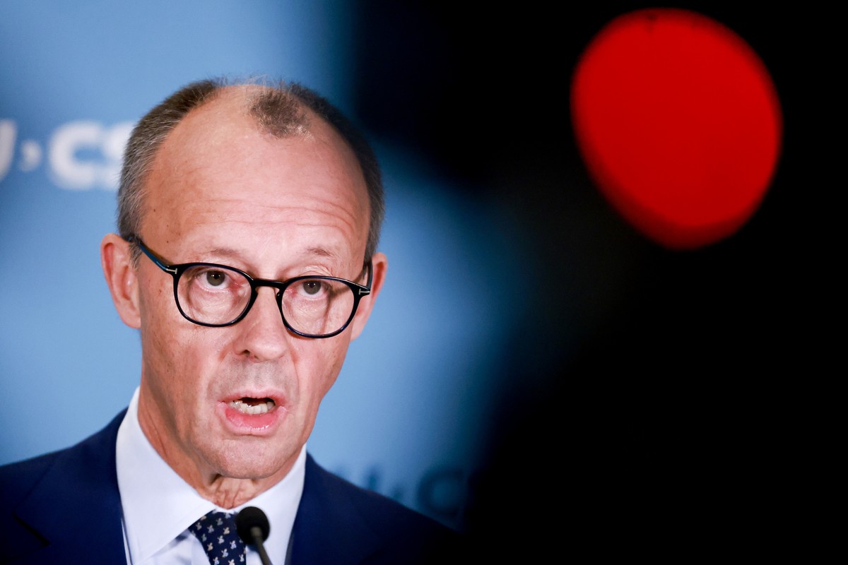 epa11706712 Chairman of the Christian Democratic Union (CDU) party and faction Friedrich Merz gives a statement before a session of the German parliament, in Berlin, Germany, 07 November 2024. German  ...