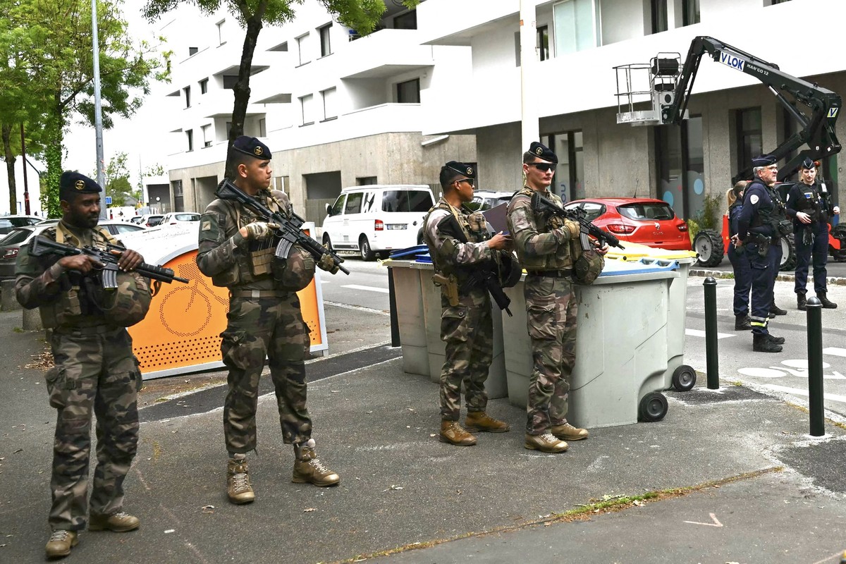 French military of the Sentinelle Operation, French Police officers and Police Municipal officers stand close to the high school Notre-Dame de Toutes-Aides where a student killed another student and w ...
