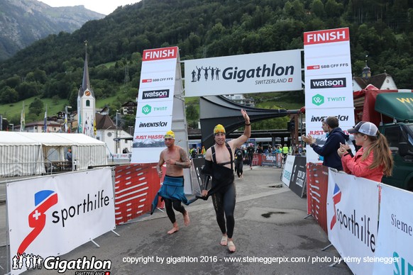 FLUELEN, 12.06.2016 - Wechselzone von der Schwimm- auf die Inlinestrecke in Fluelen am Uerner Suntig am Gigathlon 2016. 

copyright by gigathlon.ch &amp; www.steineggerpix.com / photo by remy steinegg ...