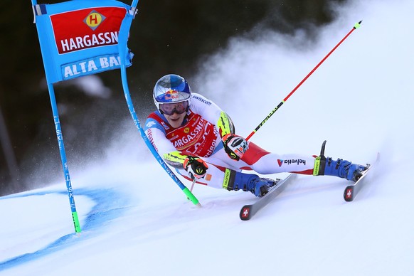 epa09649553 Marco Odermatt of Switzerland in action during the first run of the Men&#039;s Giant Slalom race at the FIS Alpine Skiing World Cup in Alta Badia, Italy, 19 December 2021. EPA/ANDREA SOLER ...