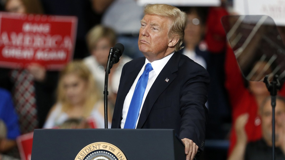 epa06109744 US President Donald J. Trump looks on during a 'Make America Great Again' rally at the Covelli Centre in Youngstown, Ohio, USA, 25 July 2017. EPA/DAVID MAXWELL