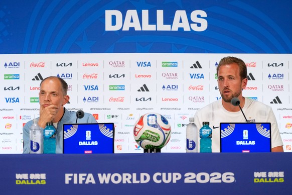 England head coach Thomas Tuchel, left, and striker Harry Kane participate in a news conference ahead of their team's World Cup Group L soccer match against Croatia, Tuesday, June 16, 2026, in Ar ...