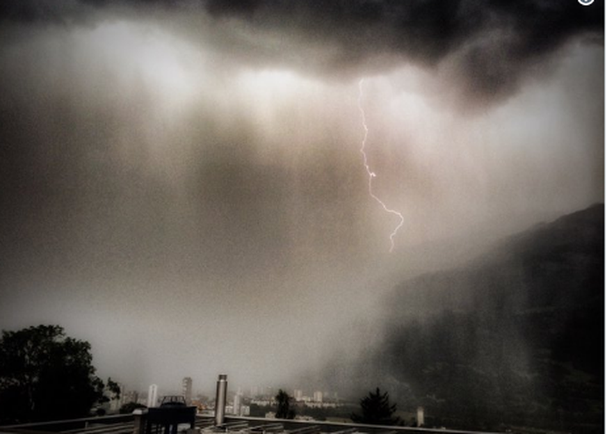Weltuntergangsstimmung in Chur: Ein schweres Gewitter sorgte am Sonntagabend für Überflutungen.&nbsp;