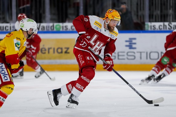 Le Postfinance Top Scorer lausannois, droite, Jonas Junland lors du match du championnat suisse de hockey sur glace de National League, entre le Lausanne Hockey Club, LHC, et le EHC Biel Bienne ce ven ...